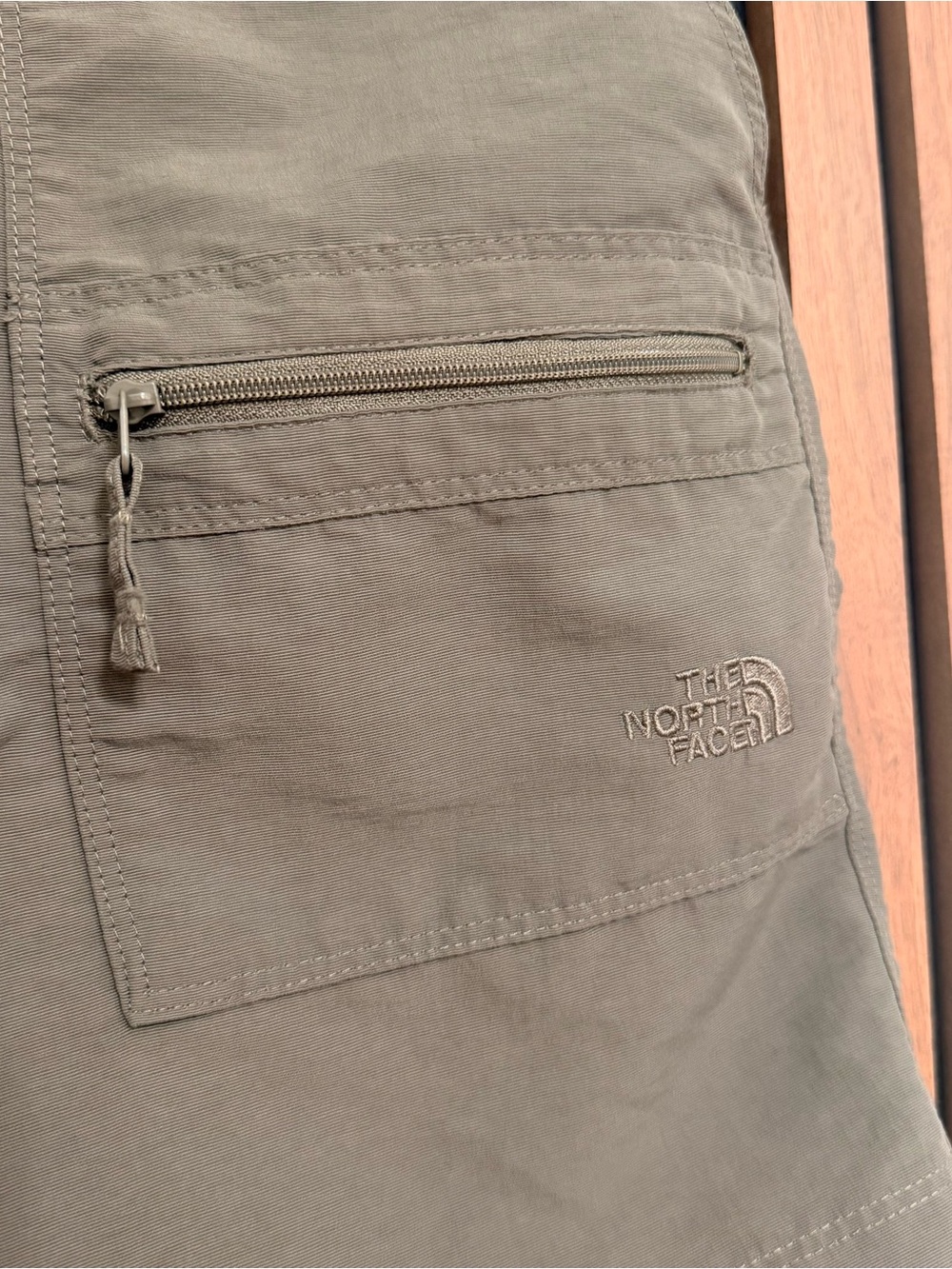 The North Face Women's Olive Khaki Cargo Shorts Medium - Picture 2 of 7